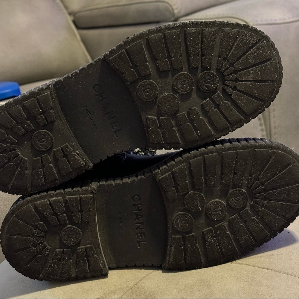 CHANEL Combat Calfskin Grosgrain Quilted Lace Up Boots Size 37 - Picture 15 of 17